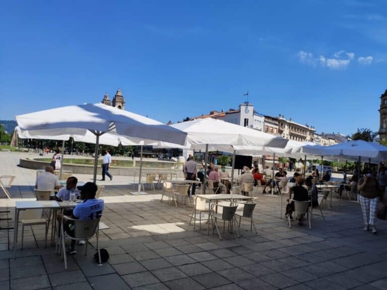 Esplanadas da cidade de Braga recebem primeiros clientes