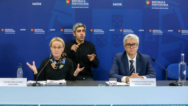 Governo está a “tratar dos concursos” para as vacinas da gripe