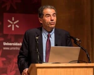 "Universidades não se podem isolar e devem chamar empregadores"