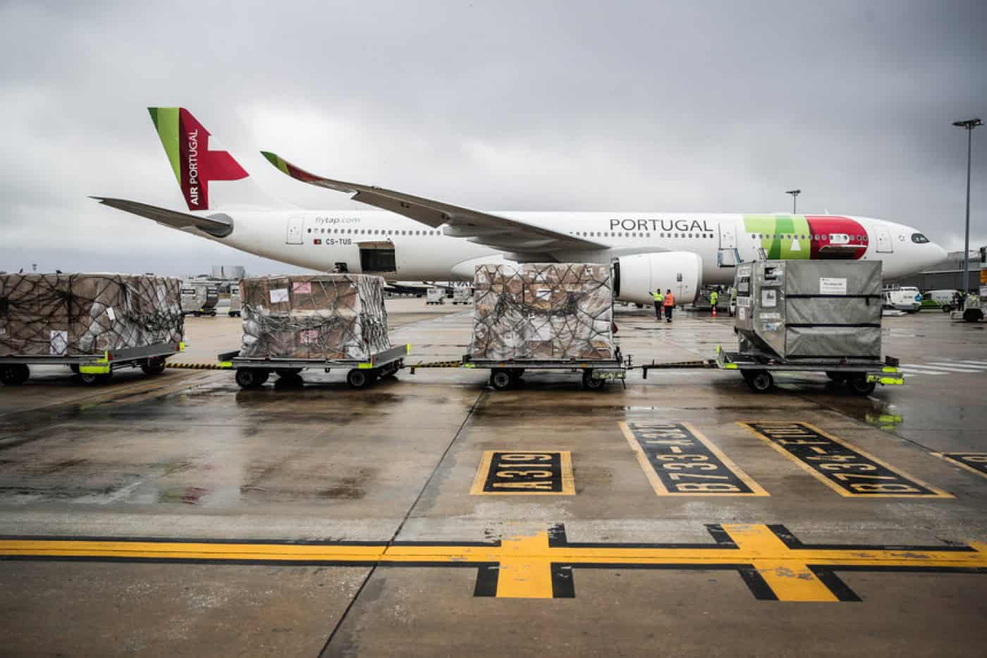 TAP cede e vai "ajustar" plano de rotas "subordinado aos constrangimentos legais"