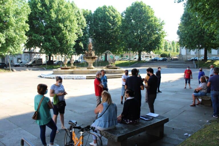 "Se distância mínima entre bancas é de 2 metros, então fechem todas as feiras"