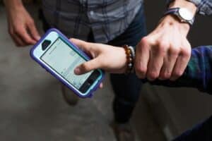 UNI+. 84% da violência no namoro é psicológica e 22% sexual