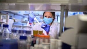 Rússia anuncia início de ensaios clínicos de uma vacina contra o vírus