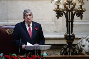 Ferro evoca 45 anos da primeira sessão da Assembleia Constituinte