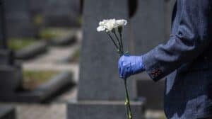 Pandemia. Investigação científica quer saber como reage a população ao luto