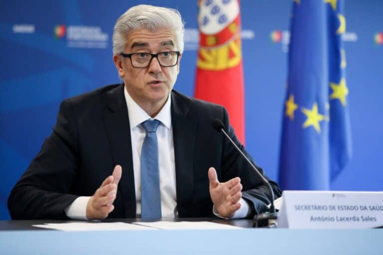 Testes serológicos devem ser "usados com parcimónia"