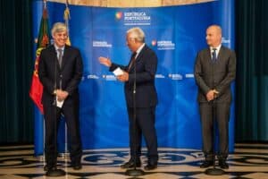 Governo pede autorização ao Parlamento para gastar mais 14 mil milhões