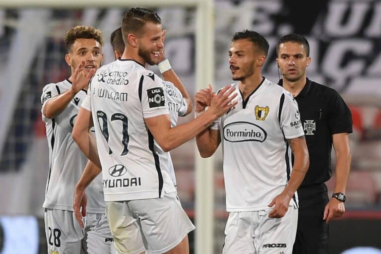 Famalicão vence na deslocação ao Gil Vicente e iguala Sporting