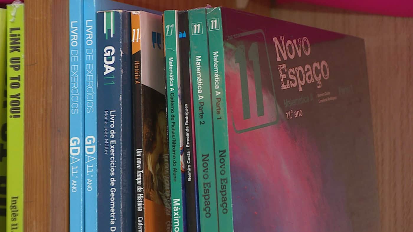 Entrega de manuais escolares tem de ser feita a partir de 26 de Junho