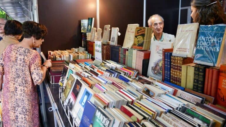 Feira do Livro arranca no digital com iniciativa "Livros com RUM"