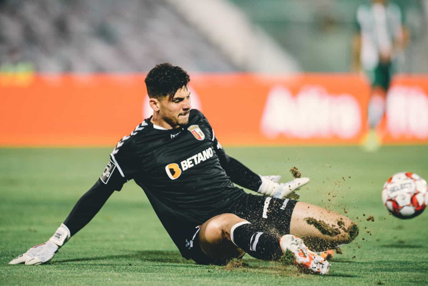 SCB de Custódio perde num jogo com sete golos