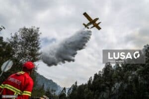 Quatro meios aéreos mobilizados para dominar fogo em Ponte de Lima