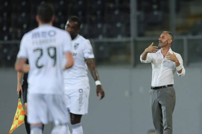 Ivo Vieira anuncia saída do Vitória de Guimarães