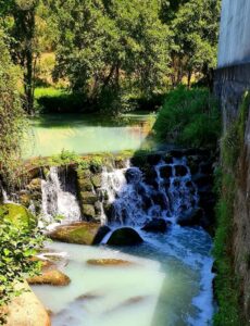 Autarca de Priscos frustrado com descargas constantes no rio Este