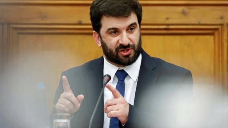 Governo vai pagar e distribuir máscaras pelas escolas no regresso às aulas