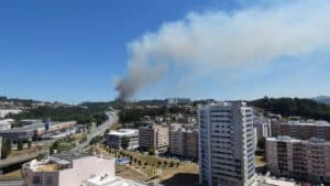 Incêndio em Adaúfe mobiliza mais de 70 operacionais
