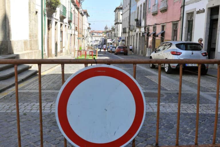 Rua D. Gonçalo Pereira será a única a encerrar ao trânsito no centro histórico&nbsp;