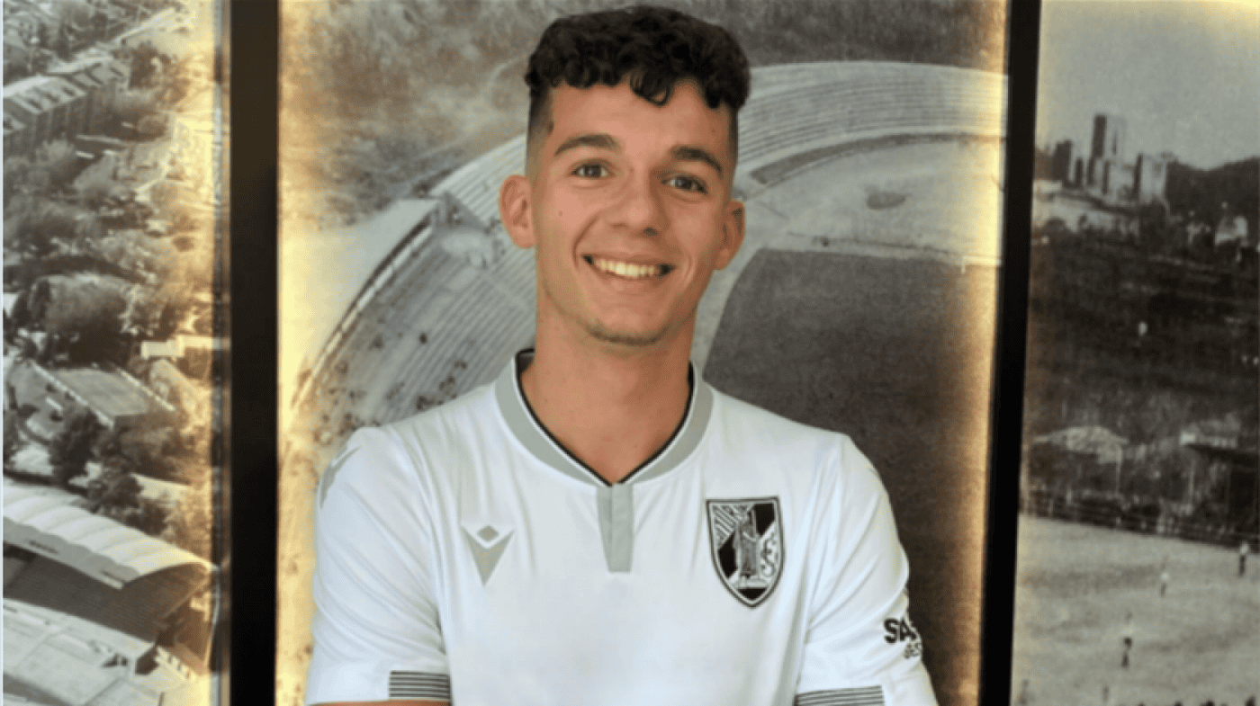 Vitória SC blinda jovem avançado com cláusula milionária