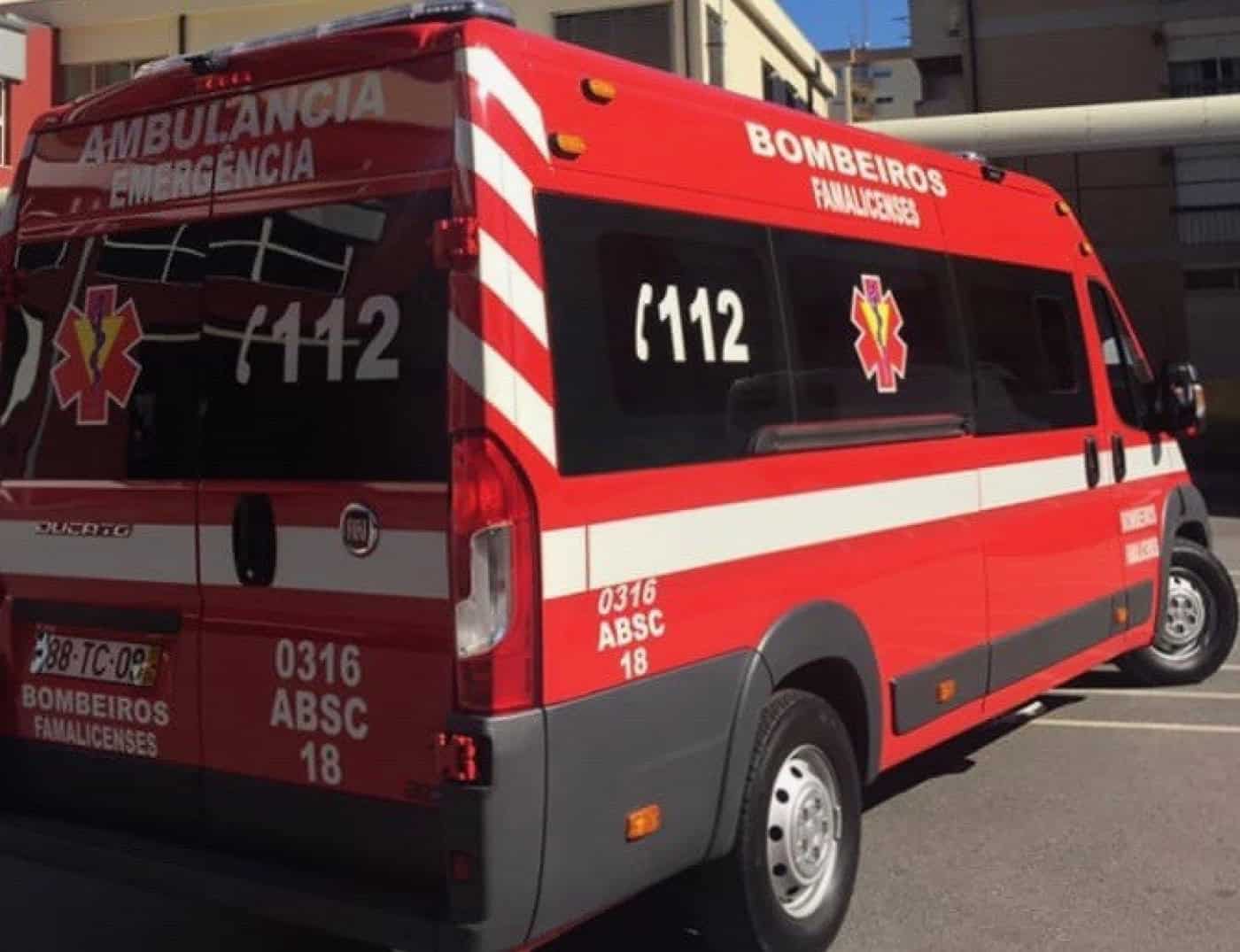 Um morto e cinco feridos em acidente com ligeiro e ambulância em Famalicão