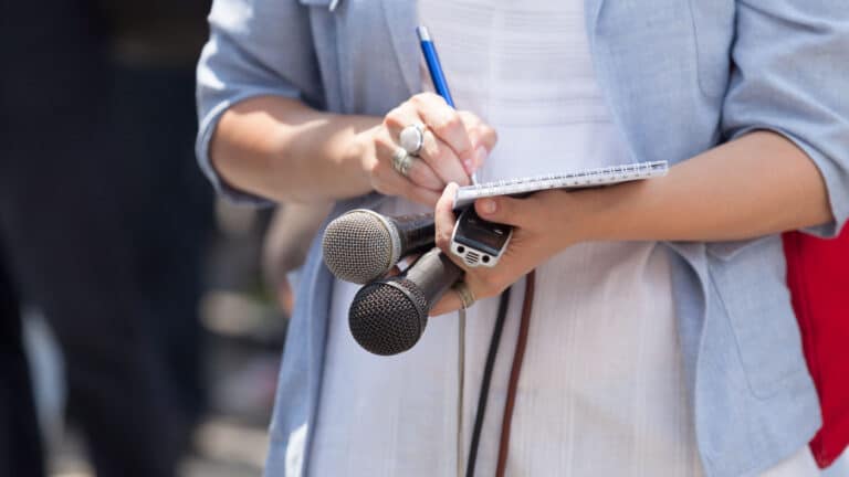 Pandemia acentuou crise na comunicação social local e regional