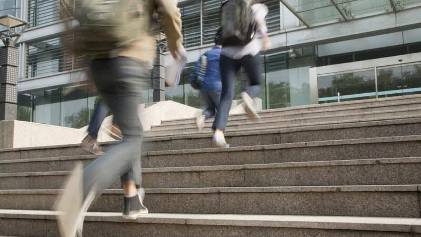 Abertos concursos para escolas contratarem 800 novos técnicos especializados