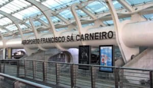 Motim de migrantes no aeroporto do Porto provoca estragos avultados