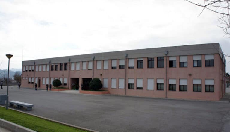 ME e CMB avançam com remoção de amianto na Escola de Mosteiro e Cávado