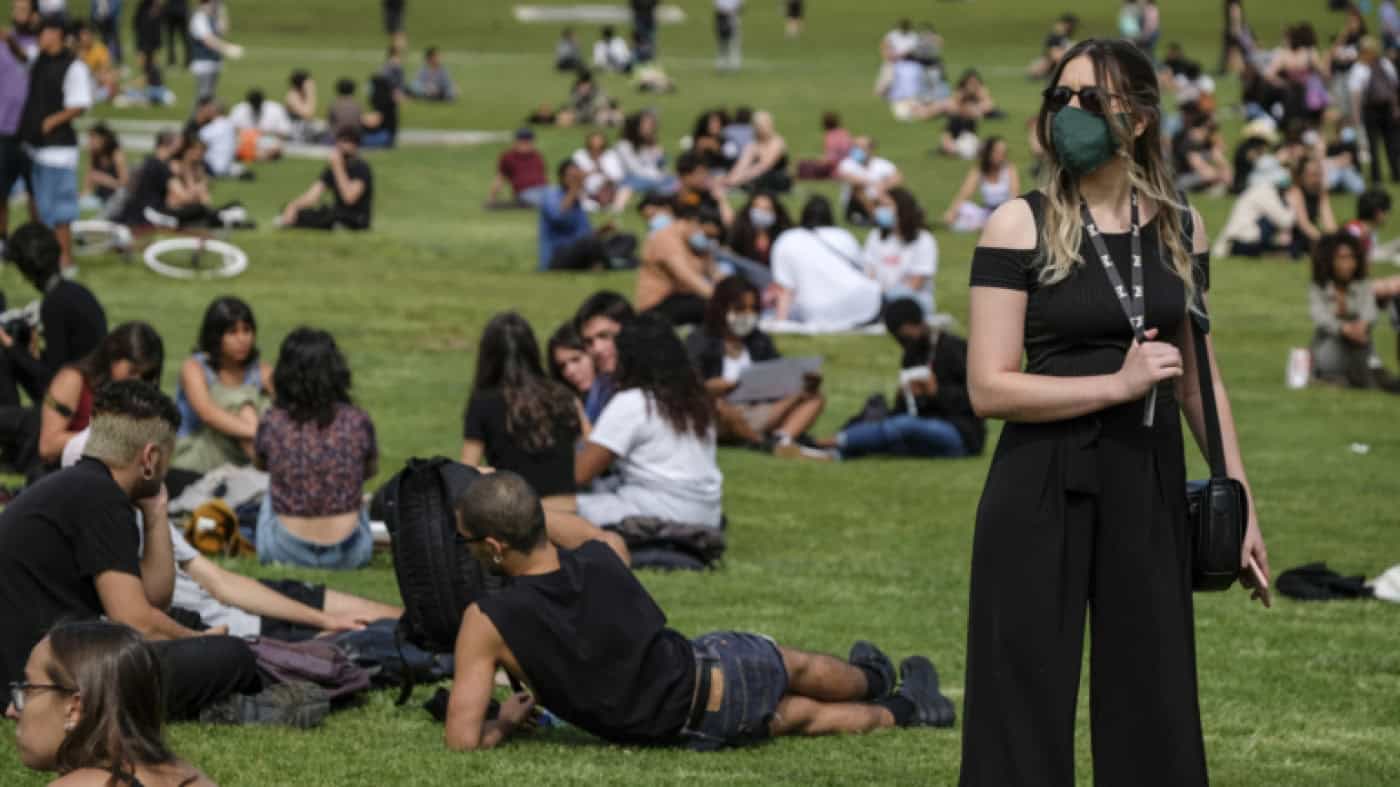 Pessoas mais jovens podem estar na origem de segunda vaga