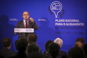 Governo facilita condições de acesso dos emigrantes ao ensino superior