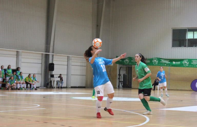 Campeã olímpica da juventude troca de modalidade: “Sempre preferi o futebol”