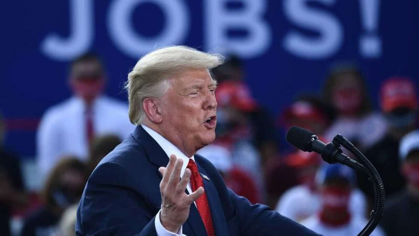 Trump autoriza tratamento com plasma de doentes recuperados da Covid-19