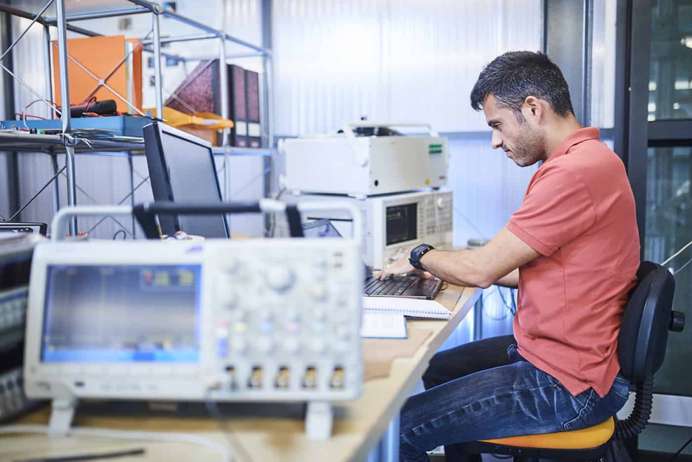 Bruxelas propõe empréstimo de 5,9 mil milhões para apoiar emprego em Portugal