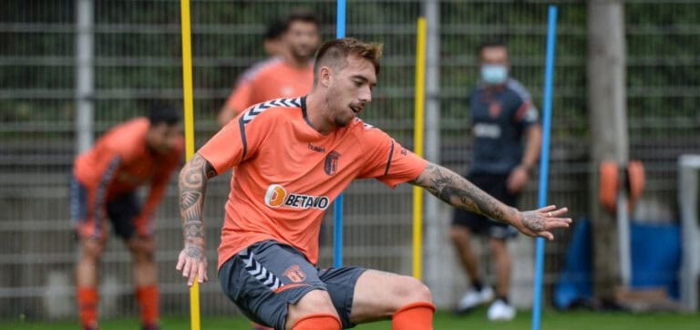 Iuri Medeiros acredita que pode crescer enquanto jogador no SCB