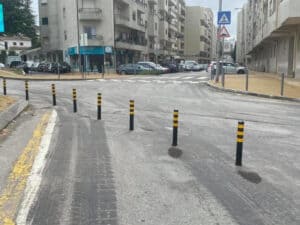 Moradores das Fontainhas lançam abaixo-assinado a exigir retirada imediata de pilaretes