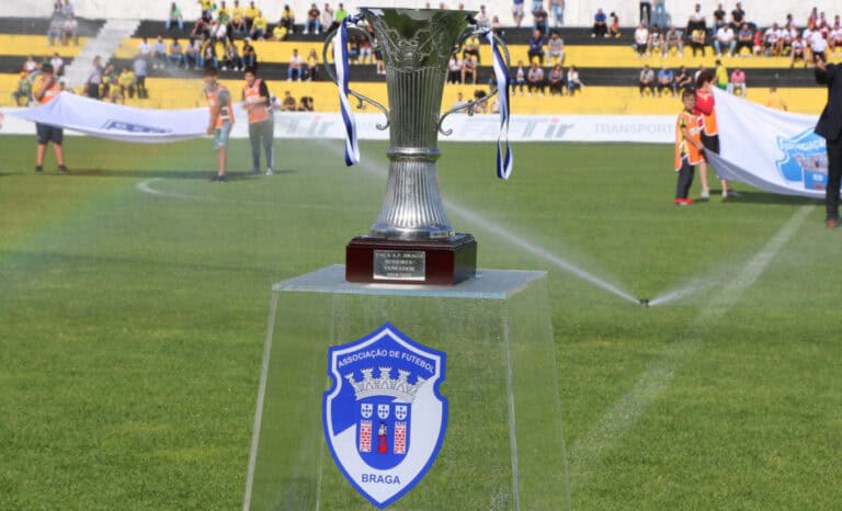 Futebol amador. FPF estuda regresso do público com lotação máxima de 20%