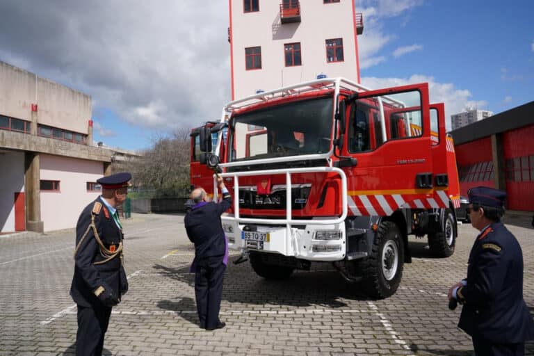 Um bombeiro infectado e 15 de quarentena nos Voluntários de Guimarães