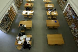 FCT adia resultados provisórios para bolsas de doutoramento