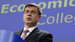 Dombrovskis diz que despesa pública não é suficiente para superar a crise&nbsp;