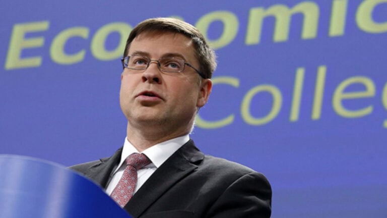Dombrovskis diz que despesa pública não é suficiente para superar a crise