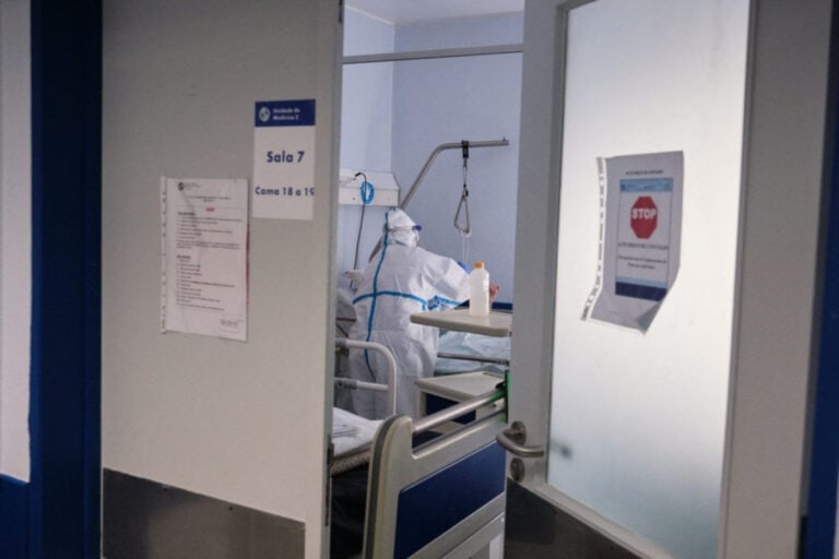 Mais três mortes e 388 novos casos de Covid-19 em Portugal