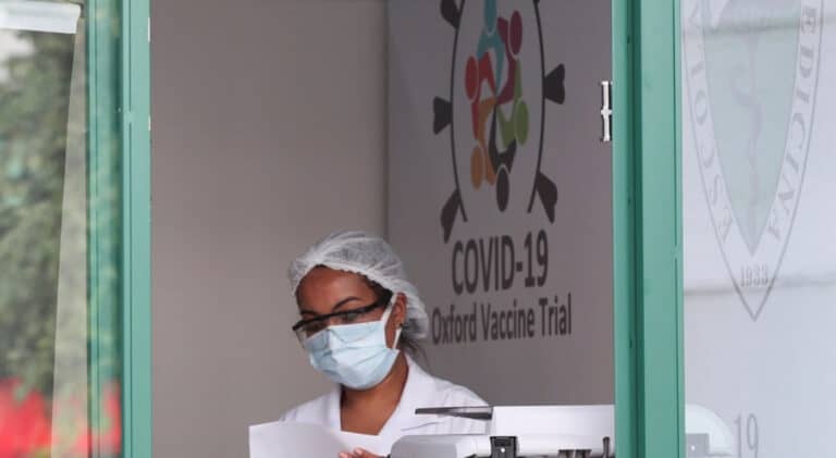 Teste da vacina de Oxford suspenso
