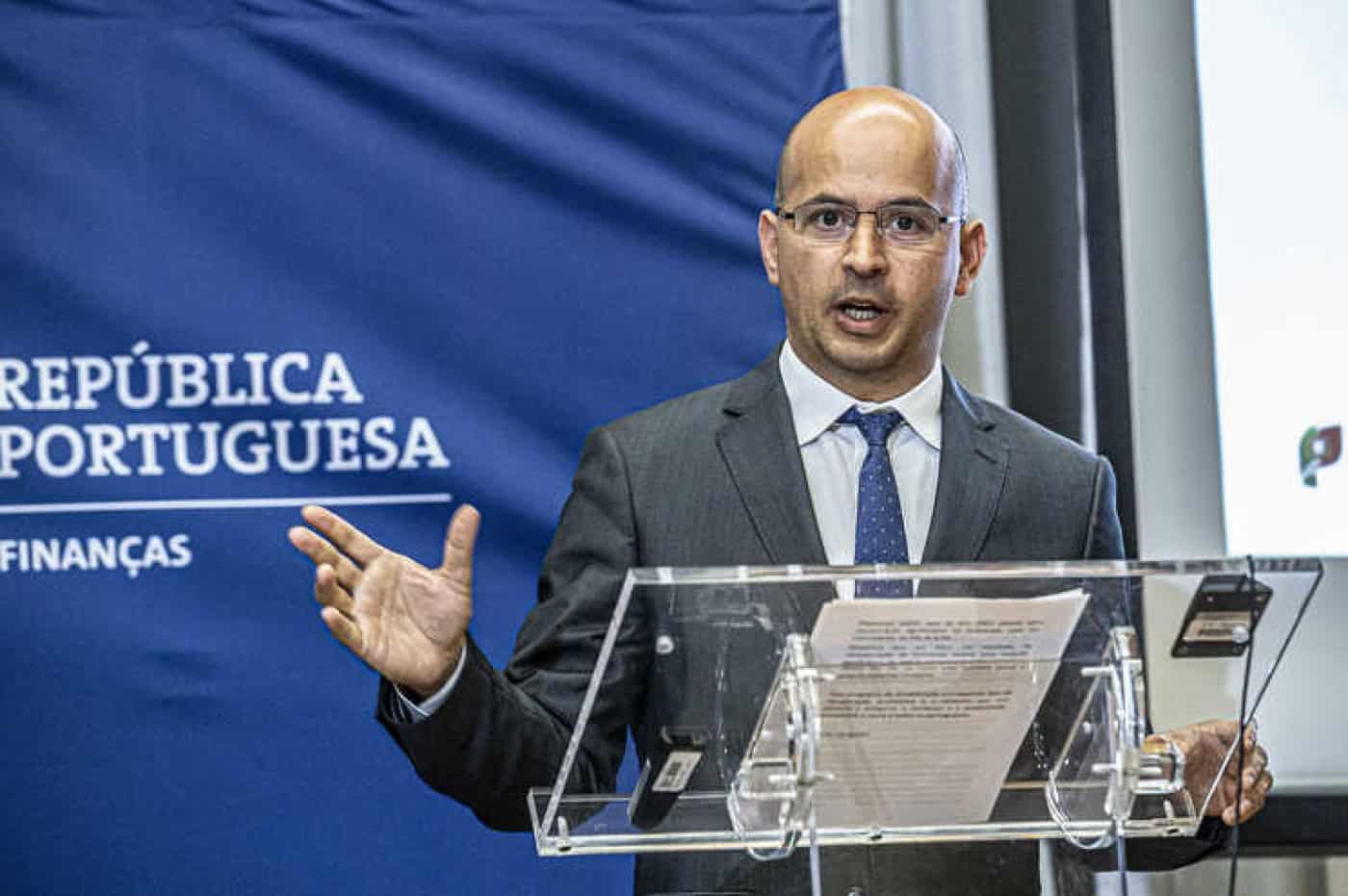Ministro das Finanças quer “aumento com significado” do salário mínimo
