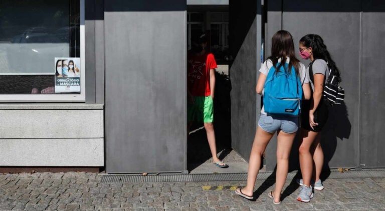 Milhares de alunos voltam às escolas esta semana