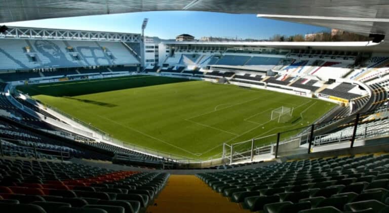 Vitória SC convida 40 sócios para assistirem aos jogos na tribuna presidencial