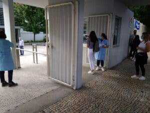 Regresso às aulas. Alunos e pais dizem que presencial é melhor mas admitem medo