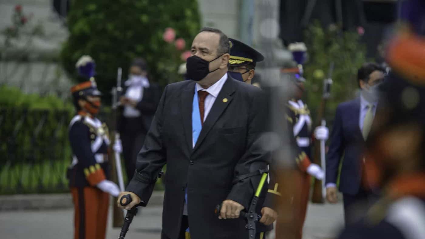 Presidente da Guatemala infectado com Covid-19