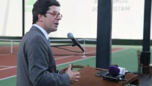 Governo espera ter "nas próximas semanas" plano para regresso dos adeptos