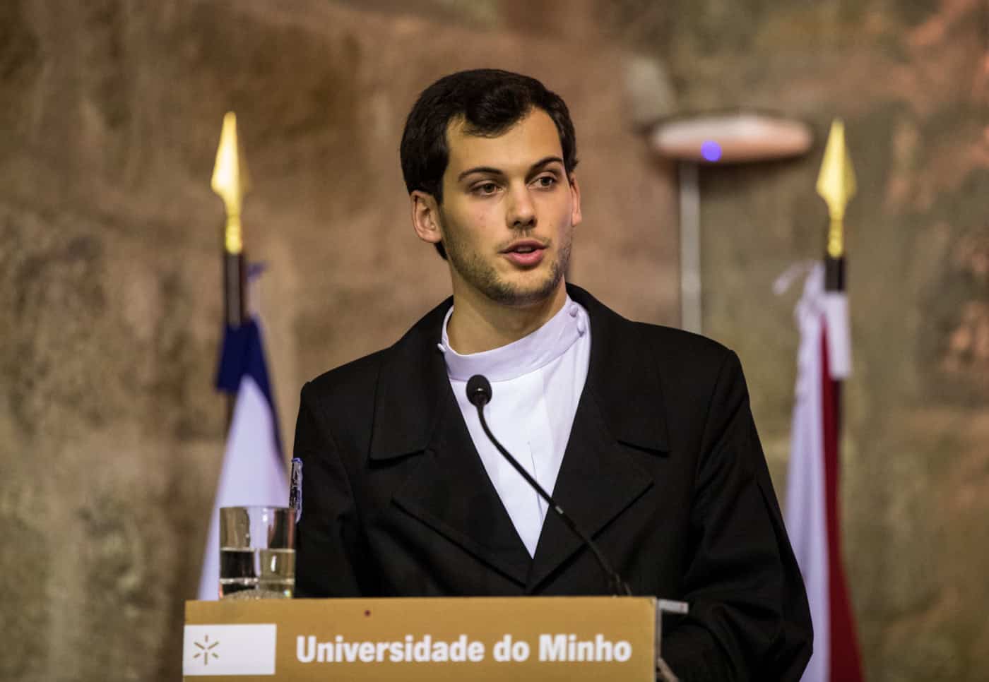 "Gostava de ter visto missivas de apoio à acção social"