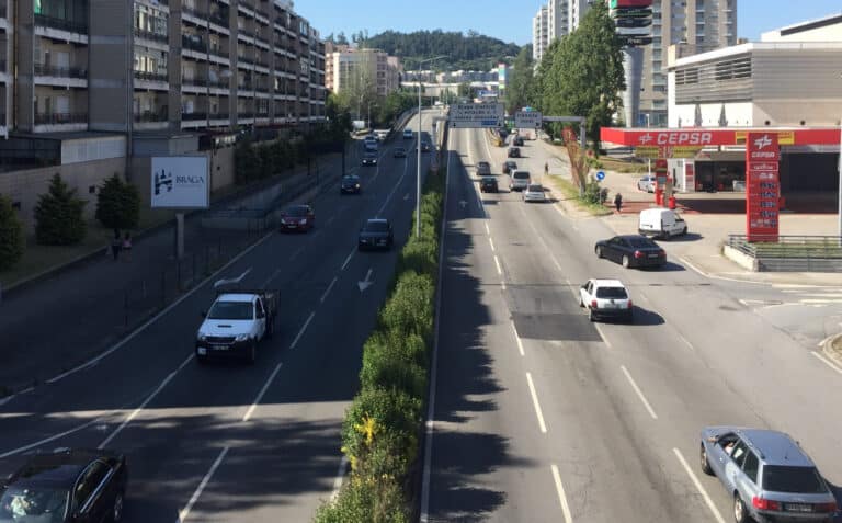 Av. Padre Júlio Fragata continua a ser dor de cabeça sem solução rápida