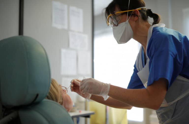 Portugal com mais 5 mortes e 463 casos de covid-19